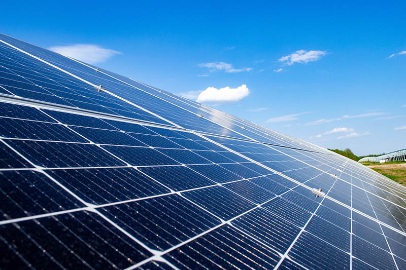 Panneau solaire absorbant l'énergie solaire