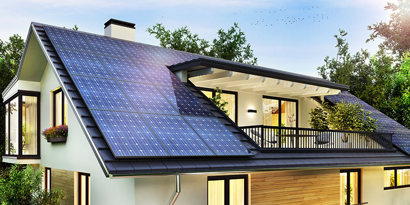 Panneaux solaires installés sur un toit