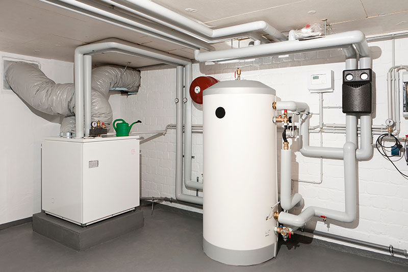 Système de pompe à chaleur air-eau installé à l'intérieur