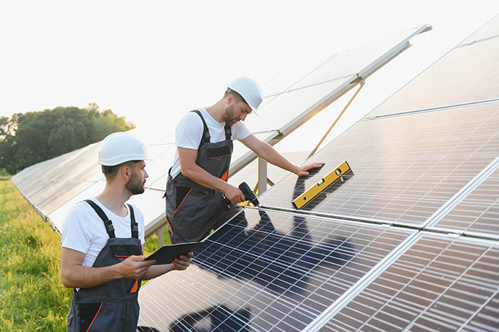 Mise en place de panneaux solaires hybrides