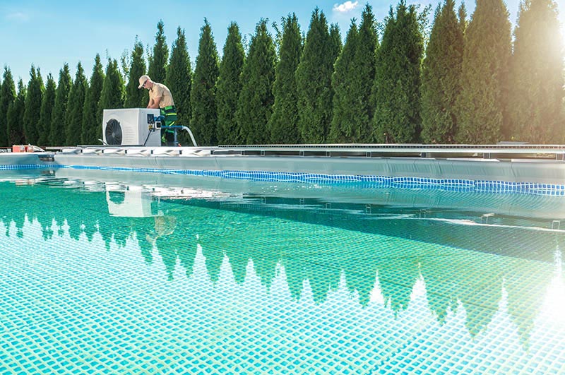 Piscine équipée d'une pompe à chaleur