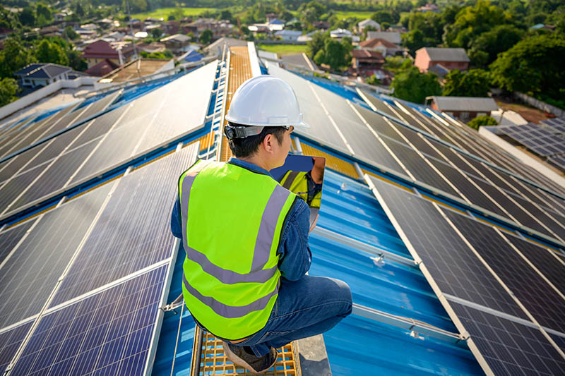 Panneaux solaires thermodynamiques sur un toit
