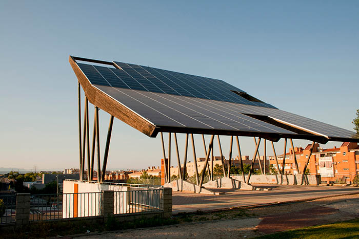 Pergola solaire et autoconsommation transformez votre jardin en source d'énergie